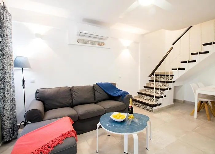 Perfectly Located Beachside In Elviria Apartament