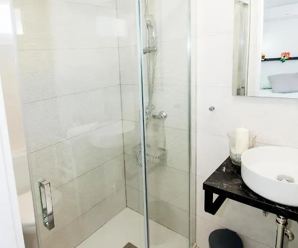 Perfectly Located Beachside In Elviria Apartament Marbella