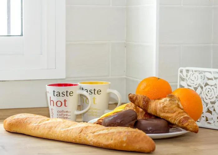 Perfectly Located Beachside In Elviria Apartament