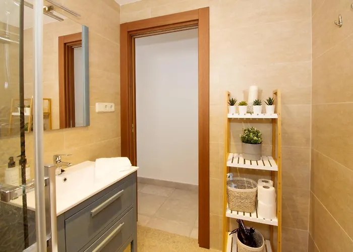 Perfectly Located Beachside In Elviria Apartament