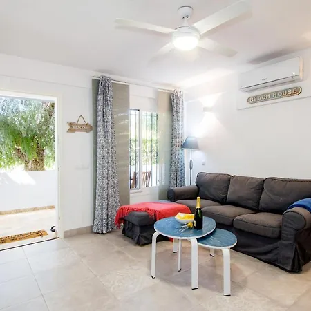 Perfectly Located Beachside In Elviria Lejlighed Marbella