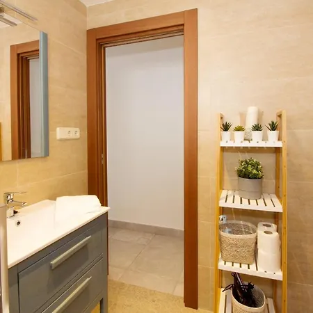 Perfectly Located Beachside In Elviria Appartement