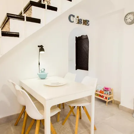 Perfectly Located Beachside In Elviria Lejlighed *