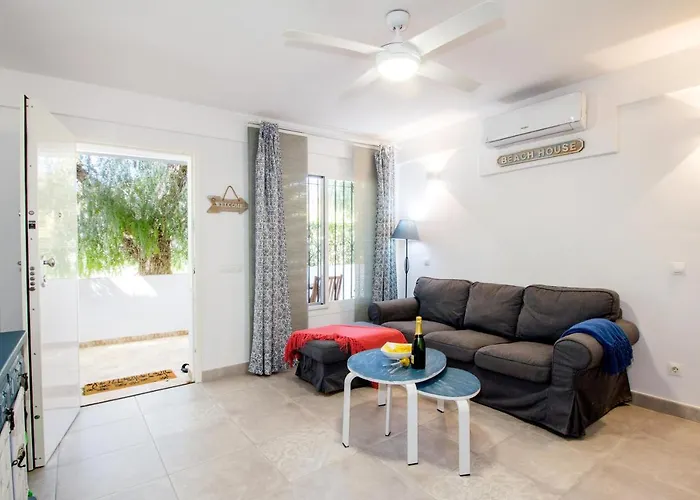 Perfectly Located Beachside In Elviria アパート マルベーリャ