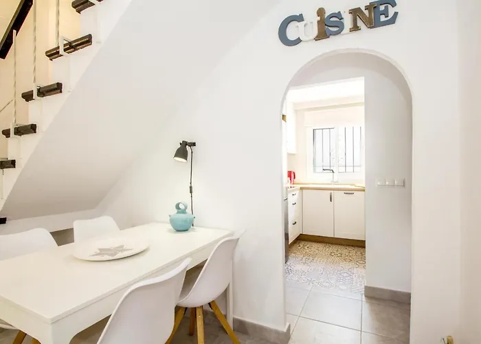 アパート Perfectly Located Beachside In Elviria マルベーリャ