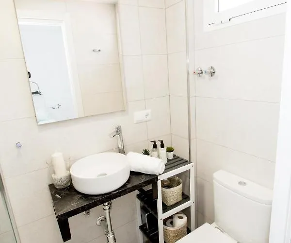 Perfectly Located Beachside In Elviria アパート