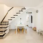 アパート Perfectly Located Beachside In Elviria マルベーリャ