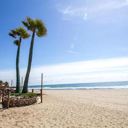 Perfectly Located Beachside In Elviria Apartment *