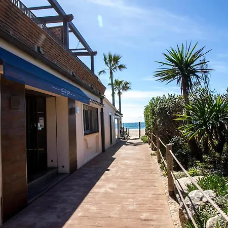 Perfectly Located Beachside In Elviria Apartment *