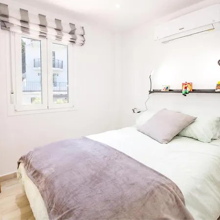 Apartment Perfectly Located Beachside In Elviria *