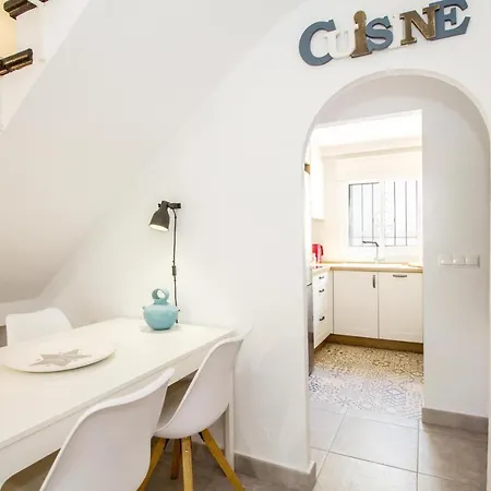 Apartment Perfectly Located Beachside In Elviria Marbella